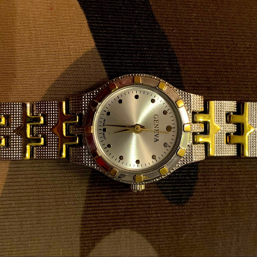 Geneva Gold Tone Womens Wristwatch LIKE NEW